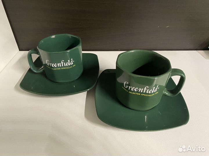 Кофейные чашки с блюдцами