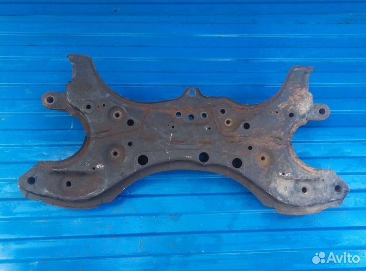 Toyota Corolla Verso (E121) II балка подмоторная