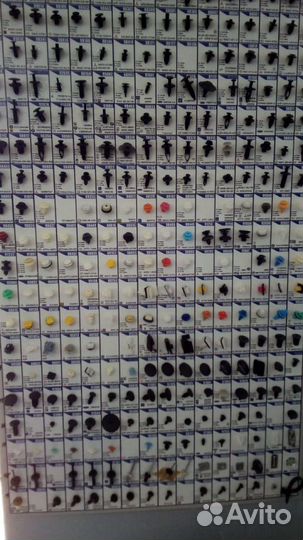 Клипсы,пистоны, крепеж: Автомобильные