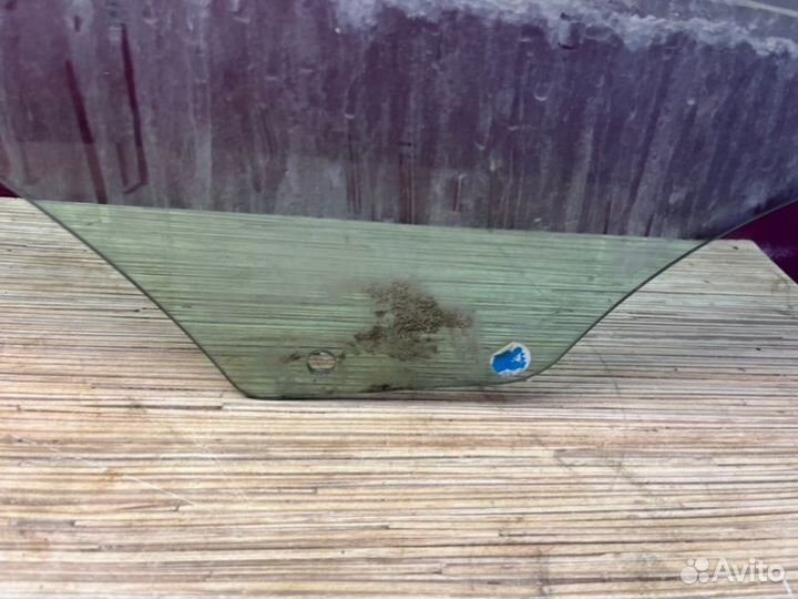 Стекло двери заднее правое Renault Megane 2