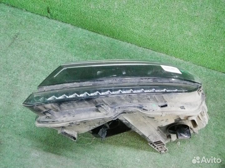 Фара левая Volkswagen Tiguan