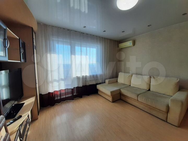 2-к. квартира, 52 м², 8/10 эт.