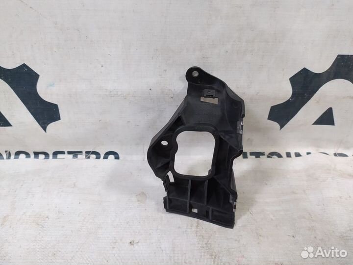 Кронштейн крепления порога лев. Audi A6 C5 (97-01)