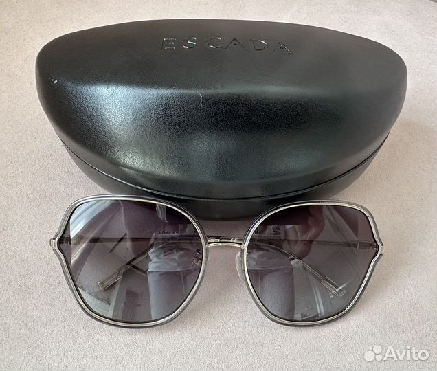 Солнцезащитные очки Escada