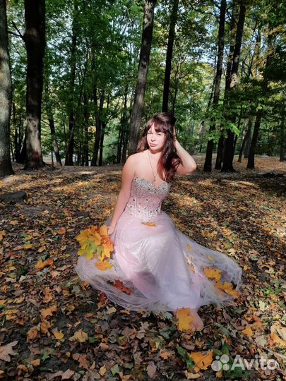 Платье в стразах продам