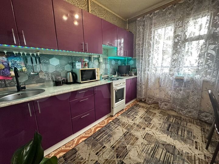 2-к. квартира, 64 м², 2/10 эт.