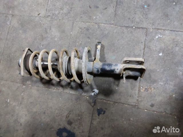 Стойка передняя левая Лада Калина