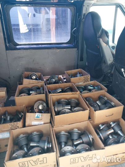 Ступичный узел для оси легкового прицепа