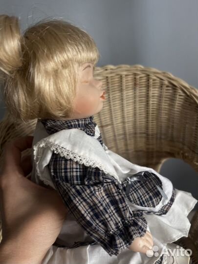 Кукла фарфоровая характерная