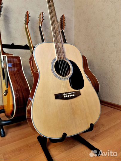 Акустическая гитара Новая