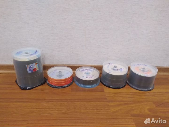 Коллекция дисков с фильмами, мультфильмами, играми