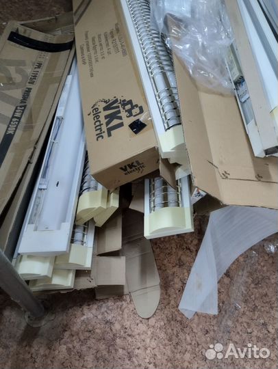 Светильник с люминисцентными лампами