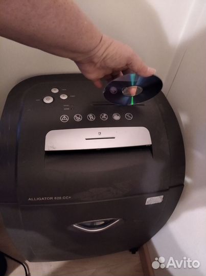 Шредер для бумаги, CD и пластиковых карт