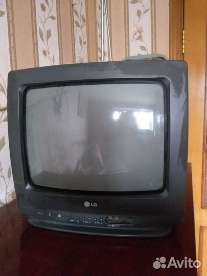 Телевизор LG с пультом, антенна