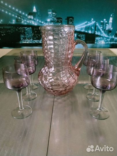 Фужеры и кувшин. Александритовое стекло