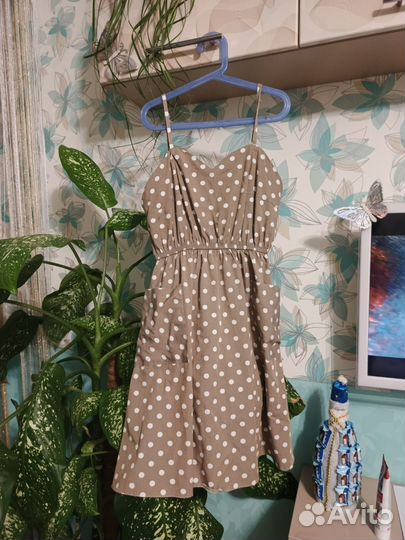 Платье много