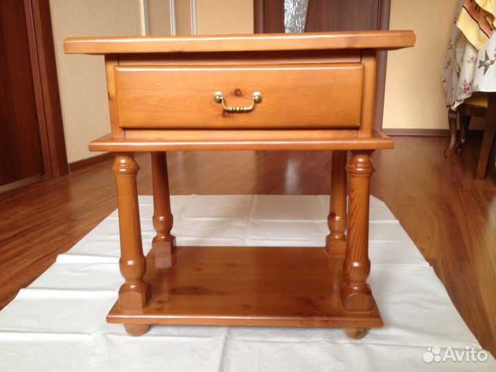 Итальянская тумбочка из массива сосны