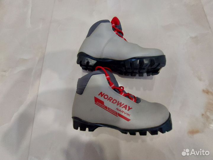 Лыжные ботинки 36р nnn
