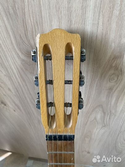 Акустическая гитара