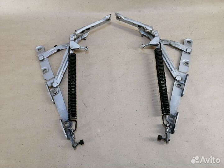 Петли крышки багажника Mercedes W220