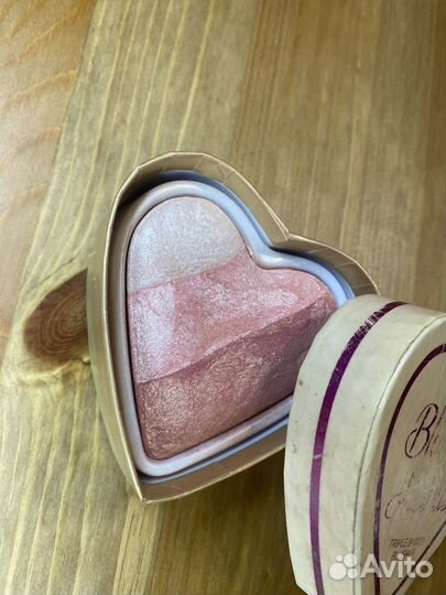 Хайлайтер Revolution Blushing Hearts