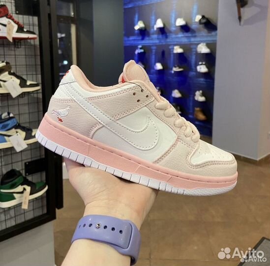 Кроссовки Nike SB Dunk Low Pink Pigeon