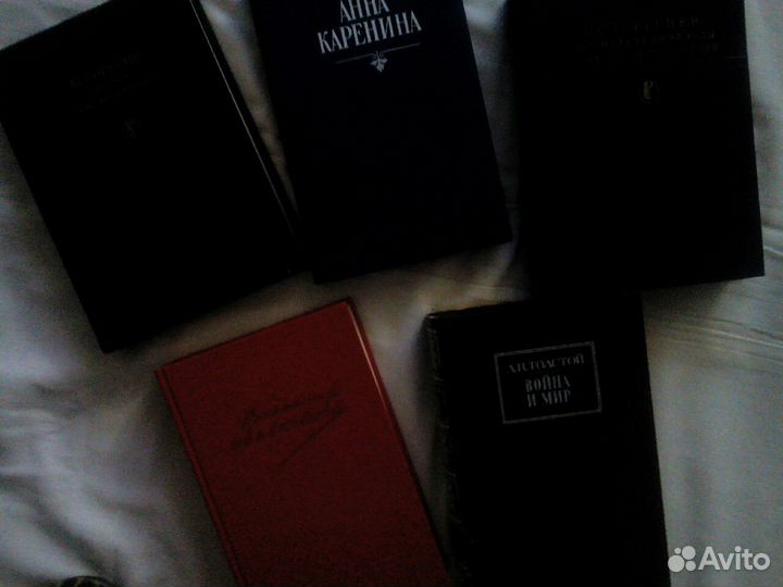 Большой ассортимент книг разных писателей(в томах