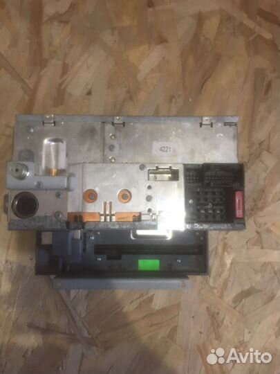 Продам магнитоллу мерседес команд w220