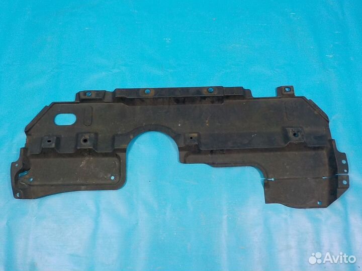 Пыльник двигателя центральный toyota Auris (E15) 2