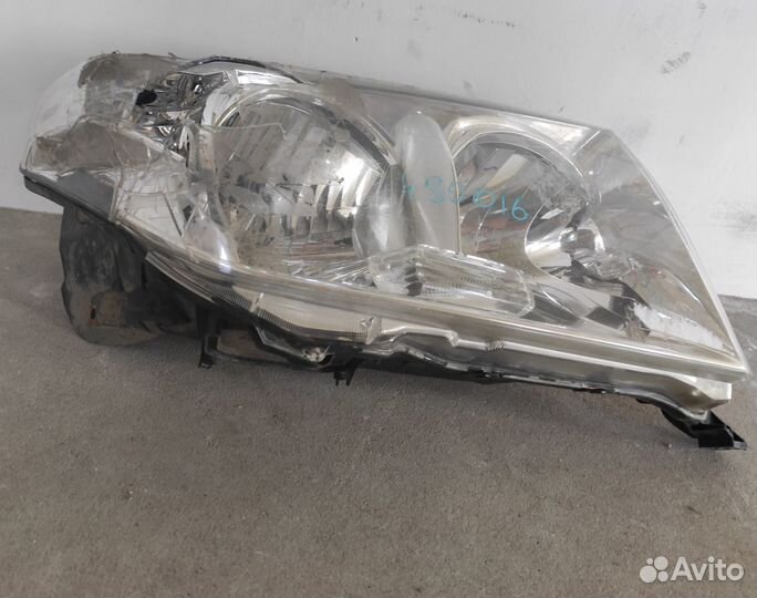 Фара правая битая Toyota Land Cruiser 200