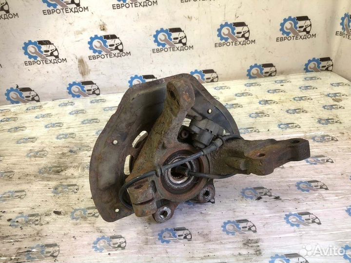 Кулак поворотный + ступица передний правый Opel