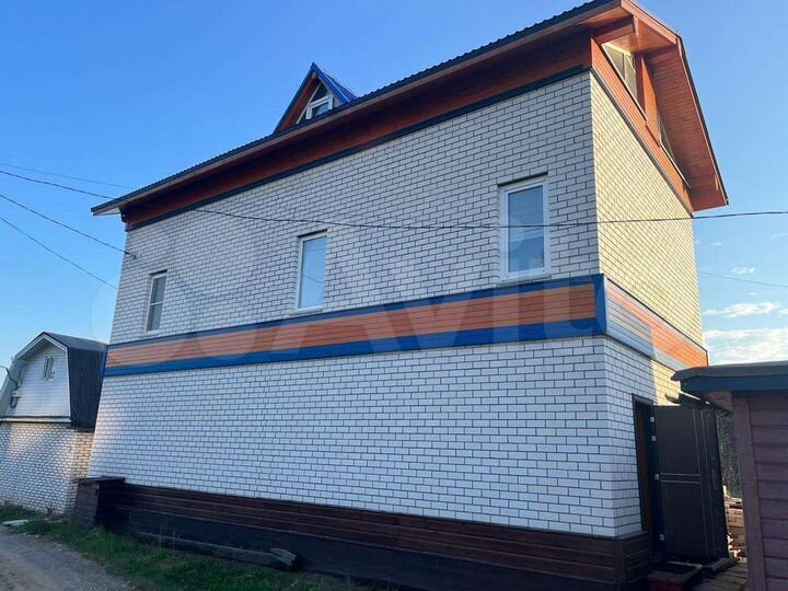 Дом 450 м² на участке 12 сот.