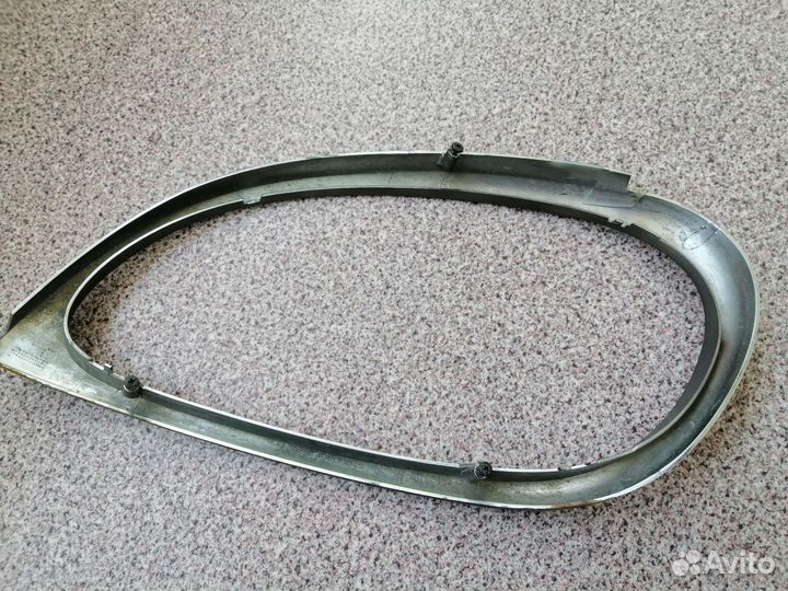 Ободок правой фары газ-31105