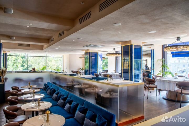 Помощник официанта/ранер