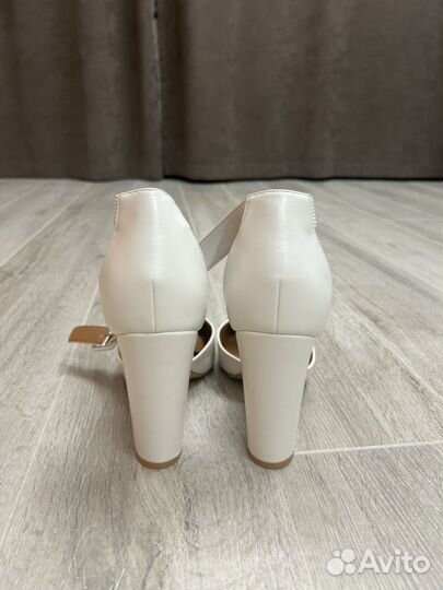 Туфли на каблуке