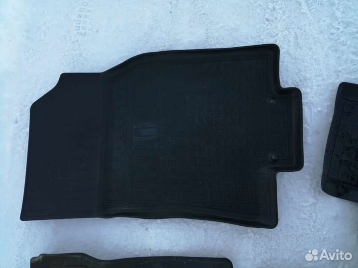 Коврик от Нисан Кашкай