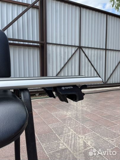 Багажник на рейлинги с просветом Thule Wingbar Evo
