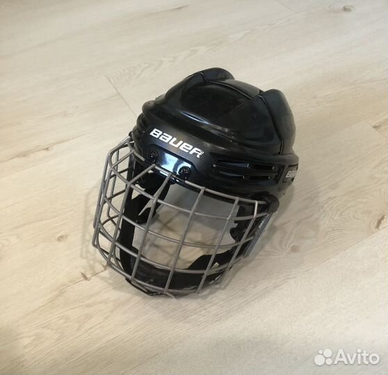 Хоккейный шлем