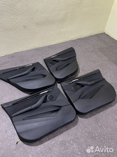 BMW X1 F48 дверные обшивки карты комплект