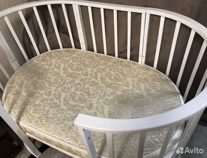 Детская кроватка круглая овальная с маятником