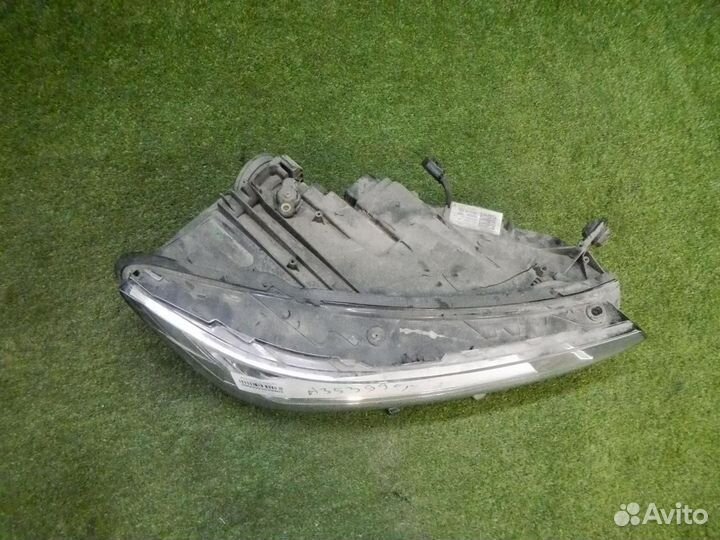 Фара правая Volkswagen Passat
