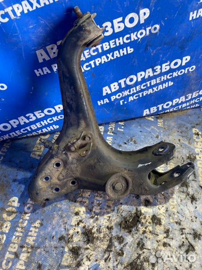 Передний правый рычаг Mitsubishi Pajero 2