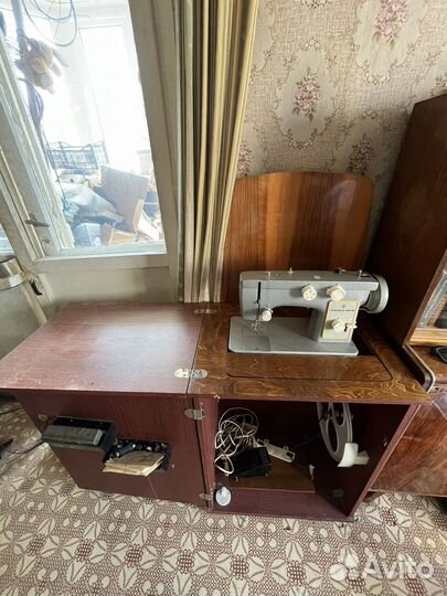 Швейная машинка чайка 142м б/у