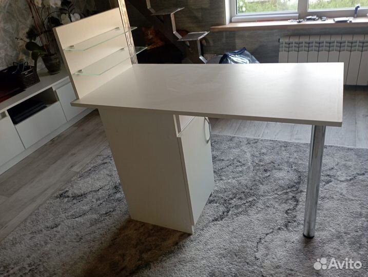 Стол маникюрный