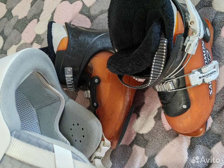 Горнолыжные ботинки детские, шлем