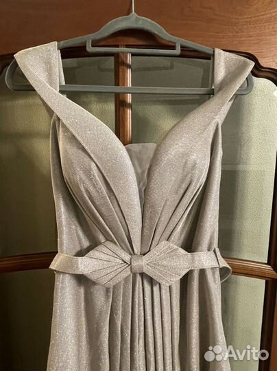 Платье нарядное 46 размер