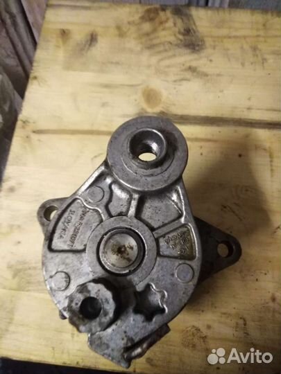 Натяжитель ремня генератора. Мерседес спринтер кла