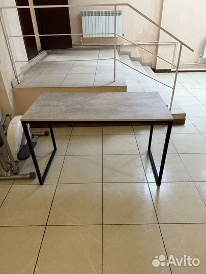 Компьютерное кресло, стол (в стиле лофт)