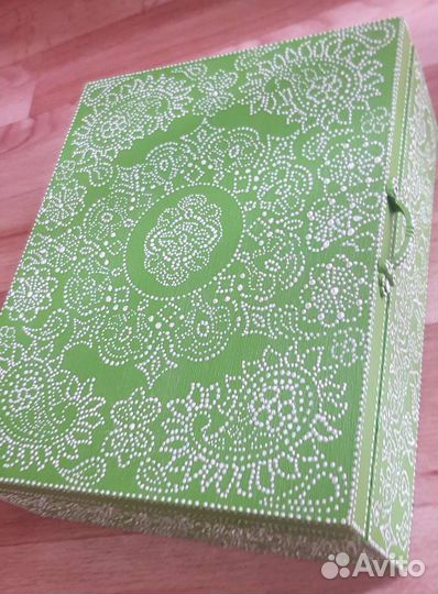 Деревянная шкатулка