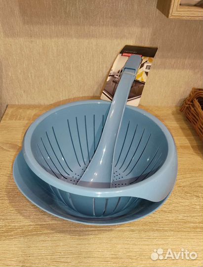 Набор для кухни новый дуршлаг, миска, лопатки